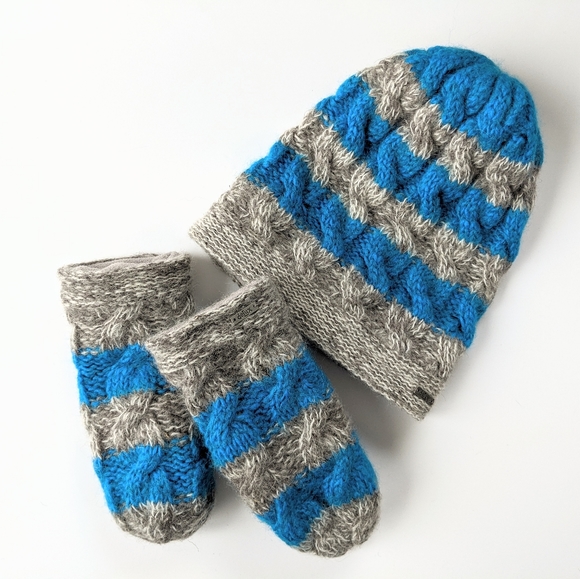 Delux Accessories - Delux Wool Blend Hat and Mitt Set Made in Nepal